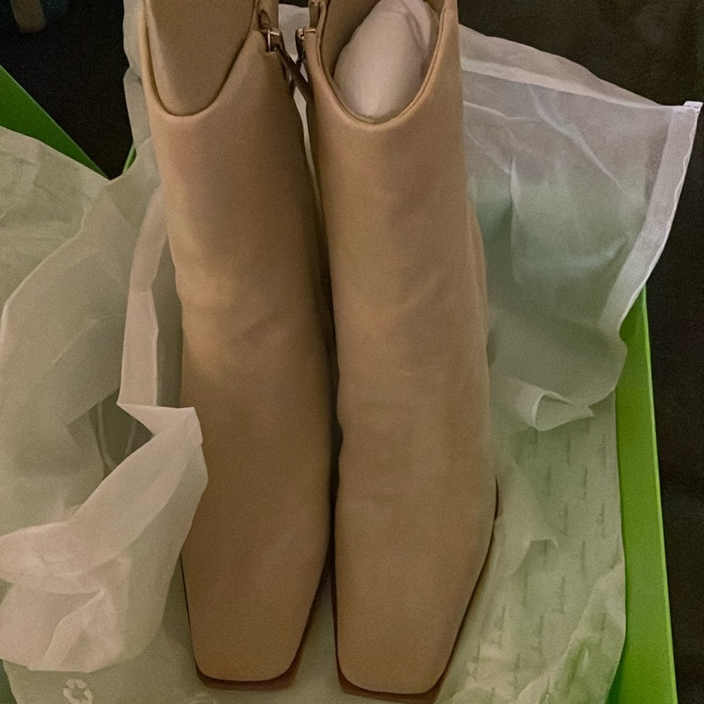 ⭐️SALE⭐️Sam Edelman ladies boots brand new inbox Size 9